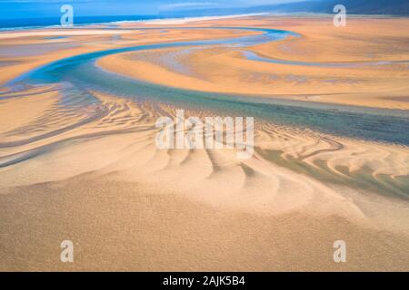 Luftaufnahme von Raudasandur Strand an der Westfjorde Islands Stockfoto