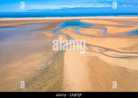 Luftaufnahme von Raudasandur Strand an der Westfjorde Islands Stockfoto