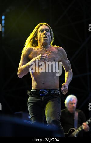 Mailand Italien vom 11. Juli 2013, Iggy Pop und die Stooges, live Konzert im San Siro Hippodrom: Iggy Pop während des Konzerts Stockfoto