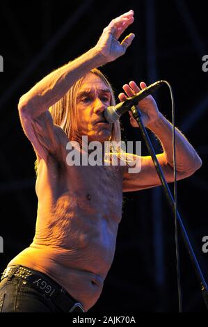 Mailand Italien vom 11. Juli 2013, Iggy Pop und die Stooges, live Konzert im San Siro Hippodrom: Iggy Pop während des Konzerts Stockfoto