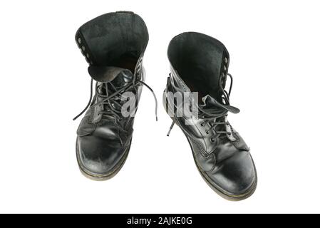 Schwarze Armee Schuhe auf weißem Hintergrund. Ansicht von oben Stockfoto