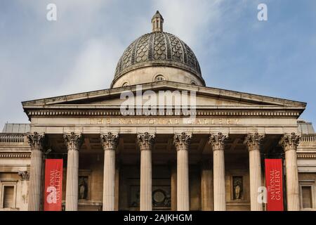 Die National Gallery am Trafalgar Square, äußerer tagsüber, London, UK Stockfoto