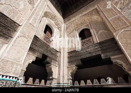 Die komplizierte Architektur von Bou Inania Madrasa in Fes (Fez), Marokko Stockfoto