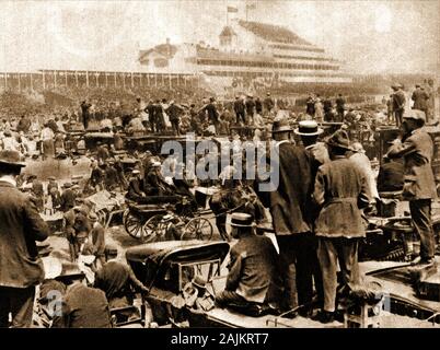 Epsom Derby (Derby Stakes) Rennbahn am Derby Day 1920. Dann an einem Mittwoch Derby Day statt wurde weniger populär und Renntag wurde von Samstag im Jahr 1995 verschoben Stockfoto