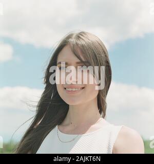 Nahaufnahme eines attraktiven dunkelhaarigen Weibes Stockfoto