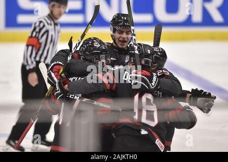 Ostrava, Tschechische Republik. 04 Jan, 2020. Hockey Spieler von Kanada feiern ein Ziel während der 2020 IIHF World Junior Eishockey WM Halbfinale zwischen Kanada und Finnland in Ostrava, Tschechische Republik, am 4. Januar 2020. Credit: Jaroslav Ozana/CTK Photo/Alamy leben Nachrichten Stockfoto