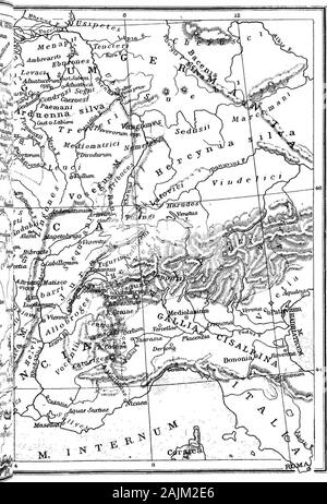 Eine offene Tür für Caesar: Der Anfänger Caesar; vor allem die vereinfachte Text des Bellum helveticum der Kommentare. Die ANFÄNGER C^ SAR O&gt; "io1. Die Geschäftsbereiche von gallien Gallia est Omnis Forex in partes Tres. Quarutn par-tium° unam incolunt Belgae * Gehör. Aliam Aquitani Gehör in-colunt. Tertiam incolunt Galli. Galli appellantur linguaipsorum Abdominale^. Nostra lingua Celtae Galliappellantur. Hi omnes Lingua, Institutis, legibus interse difEerunt. Aquitanisdividit Garumna flumen Gallos ab. Matrona et Sequana flumina Gallos ein Belgisdividunt. Merkmale des Gallischen Volkes Horum Stockfoto