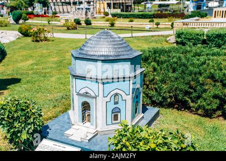 Istanbul, Turkey-July 12, 2017: exakte Kopie der Schleimbeutel grünes Grab in miniaturk Park in reduzierter Form Stockfoto