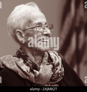 Pensionierte NASA Forschung Mathematiker und "Human Computer' Katherine Johnson (wer im Film versteckte Zahlen gekennzeichnet wurde) bei der Namensgebung für die Katherine G. Johnson Computational Research Facility der NASA Langley Research Center, Hampton, Virginia am 5. Mai 2016. Stockfoto