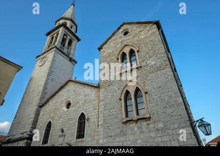 Katholische St.-Ivan Kirche in der Altstadt von Budva, Montenegro. Stockfoto