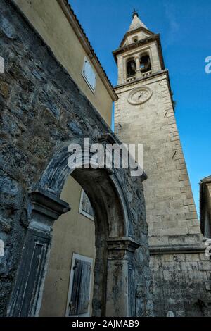 Katholische St.-Ivan Kirche in der Altstadt von Budva, Montenegro. Stockfoto