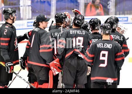 Ostrava, Tschechische Republik. 04 Jan, 2020. Hockey Spieler von Kanada feiert einen Sieg nach der 2020 IIHF World Junior Eishockey WM Halbfinale zwischen Kanada und Finnland in Ostrava, Tschechische Republik, am 4. Januar 2020. Credit: Jaroslav Ozana/CTK Photo/Alamy leben Nachrichten Stockfoto