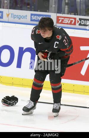 Ostrava, Tschechische Republik. 04 Jan, 2020. Verletzte BARRETT HAYTON von Kanada während der 2020 IIHF World Junior Eishockey WM Halbfinale zwischen Kanada und Finnland in Ostrava, Tschechische Republik, am 4. Januar 2020. Credit: Jaroslav Ozana/CTK Photo/Alamy leben Nachrichten Stockfoto