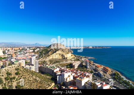 Panoramablick auf die Stadt Alicante von der Burg Santa Barbara, Costa Blanca, Spanien Stockfoto