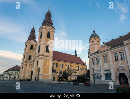 St. Bartholomäus Kirche in Gyongyos, Ungarn an einem Wintertag. Stockfoto