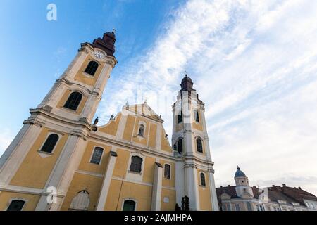 St. Bartholomäus Kirche in Gyongyos, Ungarn an einem Wintertag. Stockfoto