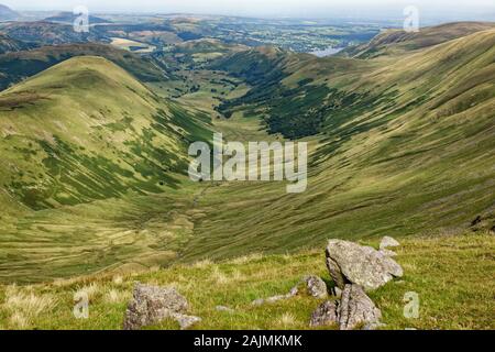 Blick nach Norden von Rampsgill Kopf in Rampen Gill, Martindale Gemeinsame & Ullswater, Lake District, Cumbria Stockfoto