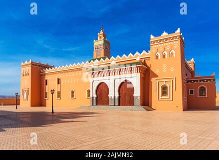 Moschee Gebäude auf dem zentralen Platz, Zagora, Marokko. Kopieren Sie Platz für Text Stockfoto