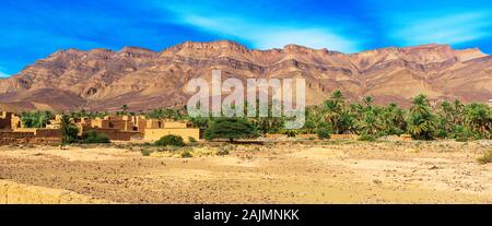 Timiderte Kasbah, Draa-tal, Marokko. Berglandschaft Stockfoto