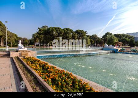 Konak, Izmir/Türkei - 22.11.2019: Kulturpark und Ausstellungszentrum in Izmir. Öffentlicher Park mit dem Namen Kültürpark (übersetzter Kulturpark). Stockfoto