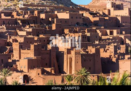 AIT BEN HADDOU - Marokko - 12. NOVEMBER 2019: Ksara (befestigte Wohnungen) in Ait-Ben-Haddou Stockfoto