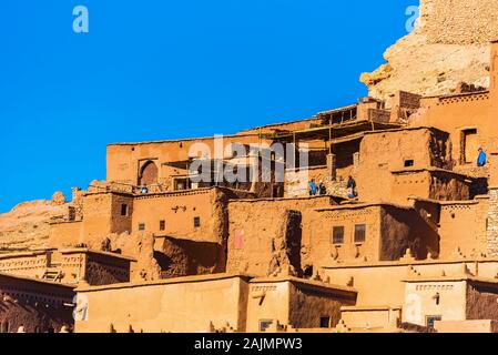 AIT BEN HADDOU - Marokko - 12. NOVEMBER 2019: Ksara (befestigte Wohnungen) in Ait-Ben-Haddou Stockfoto