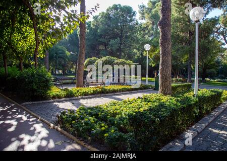 Konak, Izmir/Türkei - 22.11.2019 - Kulturpark und Ausstellungszentrum. Öffentlicher Park mit dem Namen Kültürpark (übersetzter Kulturpark). Stockfoto