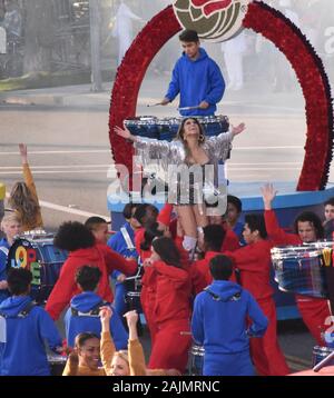 Pasadena, Kalifornien, USA. 1 Jan, 2020. Ally Brooke in der Öffnung des Turnier der Rosen, Rose Parade im Jahr 2020. Credit: Catherine Bauknight/ZUMA Draht/Alamy leben Nachrichten Stockfoto