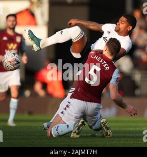 London, Großbritannien. 04 Jan, 2020. Ivan Cavaleiro von Fulham und James Chester (C) von Aston Villa Herausforderung für die Kugel während der Dritten Runde des FA Cup Match zwischen Fulham und Aston Villa im Craven Cottage, London, England am 4. Januar 2020. Foto von Ken Funken. Nur die redaktionelle Nutzung, eine Lizenz für die gewerbliche Nutzung erforderlich. Keine Verwendung in Wetten, Spiele oder einer einzelnen Verein/Liga/player Publikationen. Credit: UK Sport Pics Ltd/Alamy leben Nachrichten Stockfoto