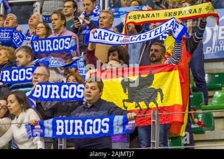 Burgos, Spanien. 04 Jan, 2020. Burgos Unterstützer während FC Barcelona Sieg über San Pablo Burgos (80 - 82) in Liga Endesa regular season Spiel (Tag 16) in Burgos (Spanien) im Kolosseum Burgos gefeiert. 4. Januar 2020 (Foto von Juan Carlos García Mate/Pacific Press) Quelle: Pacific Press Agency/Alamy leben Nachrichten Stockfoto