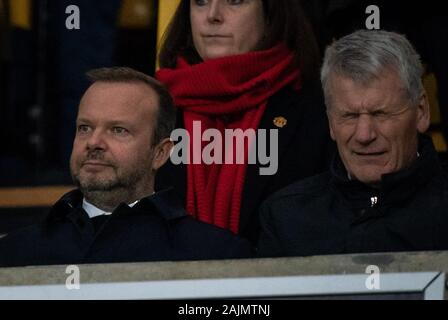 Wolverhampton, Großbritannien. 04 Jan, 2020. Ed Woodward - Chief Executive von Manchester United neben ehemaligen CEO David Gill während der FA-Cup 3 Runde zwischen Wolverhampton Wanderers und Manchester United an Molineux, Wolverhampton, England am 4. Januar 2020. Foto von Andy Rowland/PRiME Media Bilder. Credit: PRiME Media Images/Alamy leben Nachrichten Stockfoto