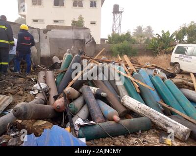 Kaduna, Nigeria. 04 Jan, 2020. Das Foto auf Jan. 4, 2020 zeigt die Szene von einer Gasexplosion in Sabon Tasha, eine Stadt in der Stadt Kaduna im Norden Nigerias. Fünf Menschen getötet und vier andere in einer Gasexplosion in Kaduna am Samstag verletzt, lokale Polizei erklärte Xinhua. Quelle: Xinhua/Alamy leben Nachrichten Stockfoto