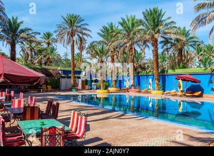 ZAGORA, MAROKKO - November 12, 2019: Pool im Riad Dar Sofian Hotel Stockfoto