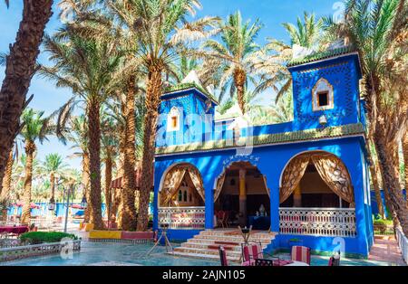 ZAGORA, MAROKKO - November 12, 2019: Blick auf die Fassade des Hotel Riad Dar Sofian Stockfoto