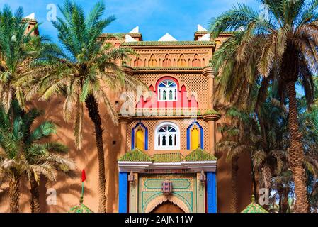 ZAGORA, MAROKKO - November 12, 2019: Blick auf die Fassade des Hotel Riad Dar Sofian Stockfoto