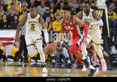 Wichita, Kansas, USA. 04 Jan, 2020. Ole Miss Rebels guard Breein Tyree (4) Beginnt eine schnelle Pause während der NCAA Basketball Spiel zwischen den Ole Miss Rebels und die Wichita State Shockers an Charles Koch Arena in Wichita, Kansas. Kendall Shaw/CSM/Alamy leben Nachrichten Stockfoto