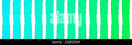 Streifen von bunten Papier mit einer glatten Farbverlauf von hell blau Soft mint grün und Weiß isoliert Papier mit zerrissene Kanten zwischen ihnen. Abilit Stockfoto