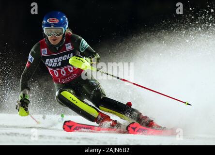 Zagreb, Kroatien. 04 Jan, 2020. (200105) - Zagreb, Januar 5, 2020 (Xinhua) - Mikaela Shiffrin der Vereinigten Staaten konkurriert beim Slalom Rennen der FIS Ski World Cup Frauen in Zagreb, Kroatien, Jan. 4, 2020. Quelle: Xinhua/Alamy leben Nachrichten Stockfoto