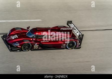 Daytona Beach, Florida, USA. 3 Jan, 2020. Das Mazda Team Joest Mazda DPi auto Praxis für das Brüllen, bevor die Rolex 24 at Daytona International Speedway in Daytona Beach, Florida. (Bild: © Walter G Arce Sr Schleifstein Medi/ASP) Stockfoto