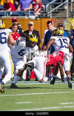 Orlando, Florida, USA. 1 Jan, 2020. Alabama freie Sicherheit Daniel Wright (3) packt Michigan wide receiver Giles Jackson (15) von hinten während der Vrbo Citrus Bowl spiel action zwischen den Michigan Wolverines und die Alabama Crimson Tide am Camping World Stadion in Orlando, Florida. Mat Gdowski/CSM/Alamy leben Nachrichten Stockfoto