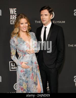 Los Angeles, USA. 04 Jan, 2020. LOS ANGELES, Kalifornien - Januar 04: Ashley Hinshaw und Topher Grace besucht die Kunst des 13. jährlichen Feier des Elysium - der Himmel im Hollywood Palladium am 04 Januar, 2020 in Los Angeles, Kalifornien. Foto: Absturz/imageSPACE/MediaPunch Credit: MediaPunch Inc/Alamy leben Nachrichten Stockfoto