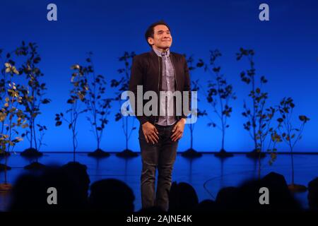 Die Besetzung der Liebe Evan Hansen feiert ihren dritten Jahr am Broadway an der Music Box Theatre - Curtain Call. Mit: Zachary Noah Riser Wo: New York, New York, United States Wann: 05 Dec 2019 Credit: Joseph Marzullo/WENN.com Stockfoto