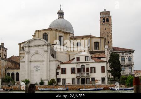 Venedig, Italien, 21. MAI 2019: Blick über den Canal Grande auf dem Weg zur Kirche von San Geremia. Die Reste von Saint Lucy sind angeblich in diesem c Der Rest Stockfoto