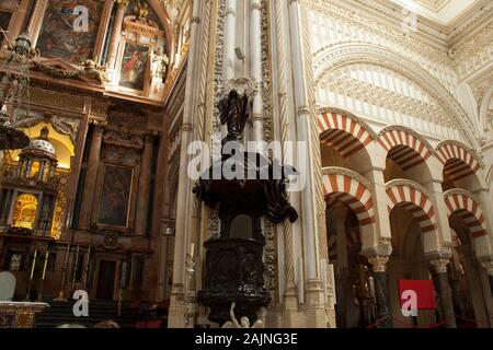 Cordoba Spanien, Übergang von Bau- und Andachtsräumen innerhalb der Moschee-Kathedrale von Cordoba Stockfoto