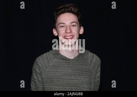 Die Besetzung der Liebe Evan Hansen feiert ihren dritten Jahr am Broadway an der Music Box Theatre - Backstage. Mit: Andreas Barth Feldman Wo: New York, New York, United States Wann: 05 Dec 2019 Credit: Joseph Marzullo/WENN.com Stockfoto