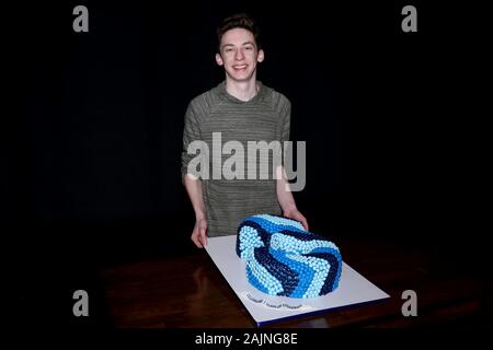 Die Besetzung der Liebe Evan Hansen feiert ihren dritten Jahr am Broadway an der Music Box Theatre - Backstage. Mit: Andreas Barth Feldman Wo: New York, New York, United States Wann: 05 Dec 2019 Credit: Joseph Marzullo/WENN.com Stockfoto