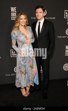 Hollywood, USA. 04 Jan, 2020. LOS ANGELES, Kalifornien - Januar 04: Ashley Hinshaw und Topher Grace besucht die Kunst des 13. jährlichen Feier des Elysium - der Himmel im Hollywood Palladium am 04 Januar, 2020 in Los Angeles, Kalifornien. Foto: Absturz/imageSPACE Credit: Imagespace/Alamy leben Nachrichten Stockfoto