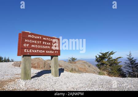 Mount Mitchell Tafel, die die höchste Spitze östlich des Mississippi River, bei 6684 Fuß Stockfoto