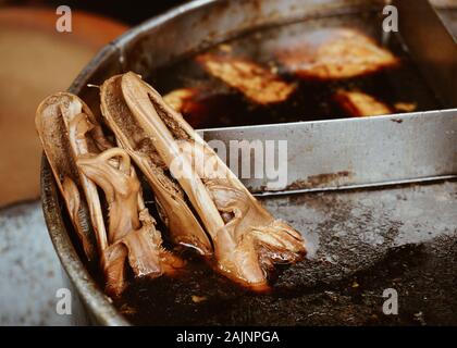 Duck Soup, traditionelle chinesische Küche im Street Market in Malakka, Malaysia. Stockfoto