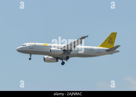 Bangkok, Thailand - 21.April 2018. V8-RBS Royal Brunei Airlines Airbus A320-Landung am Suvarnabhumi Airport (BKK). BKK ist einer der größten Flughäfen i Stockfoto